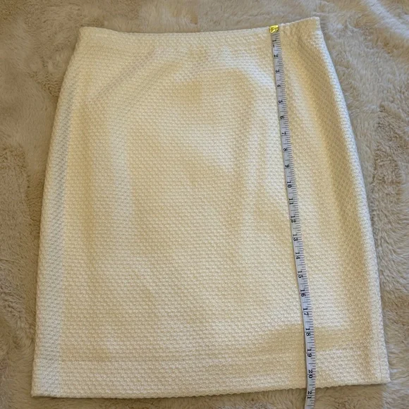 St. John Collection Cream Knit Jacket and Skirt Set - Picture 15 of 16